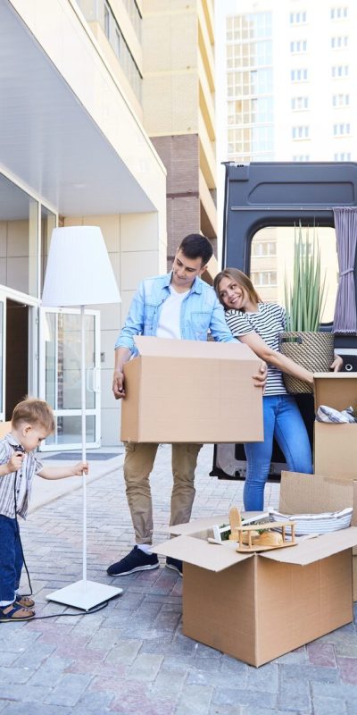 happy-young-family-moving_236854-5547